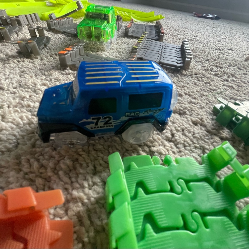 Magic Tracks Lot, Assorted, Like New - Picture 5 of 6